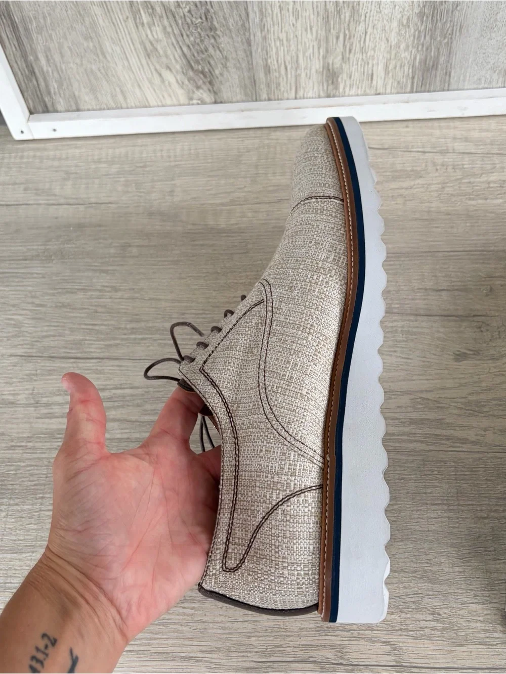 Lorens Lace Up Oxford Derby Mens 44 Beige White Preppy NWOT Quiet Luxury